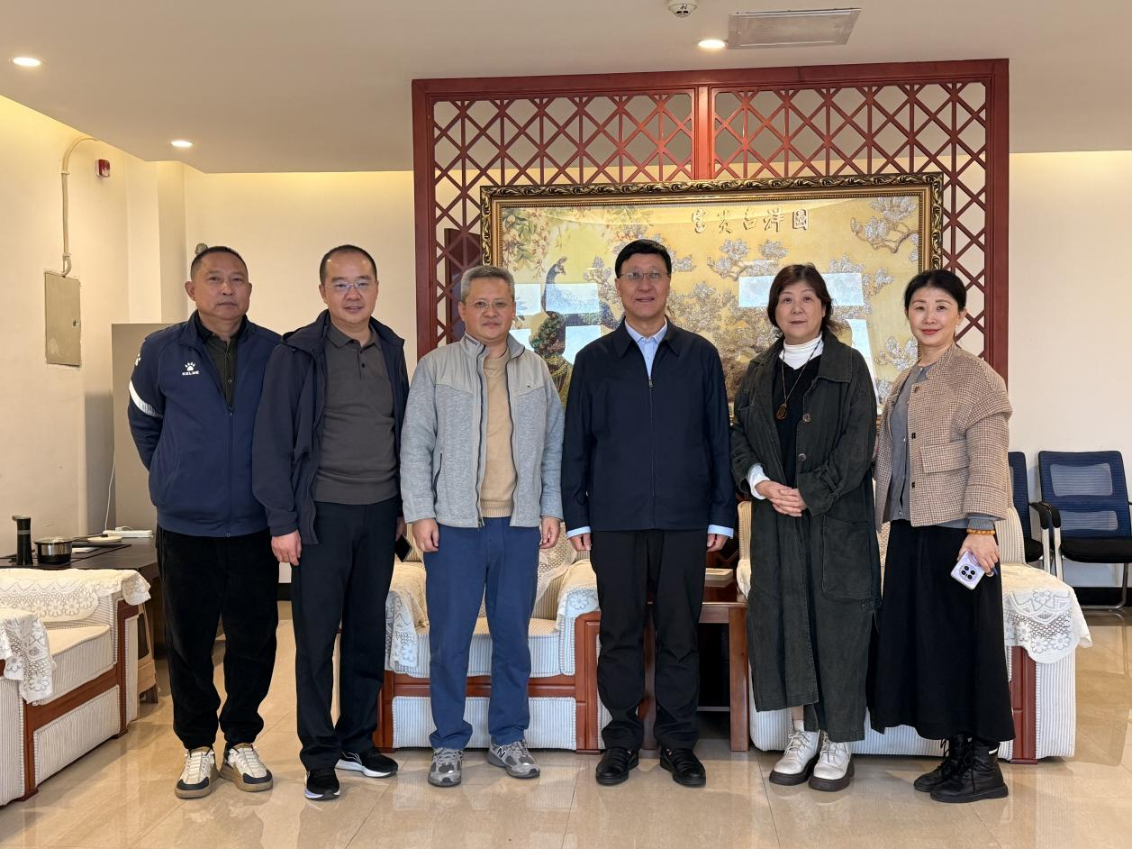 武汉理工大学校友合作处杨文东主任 莅临我司参观考察